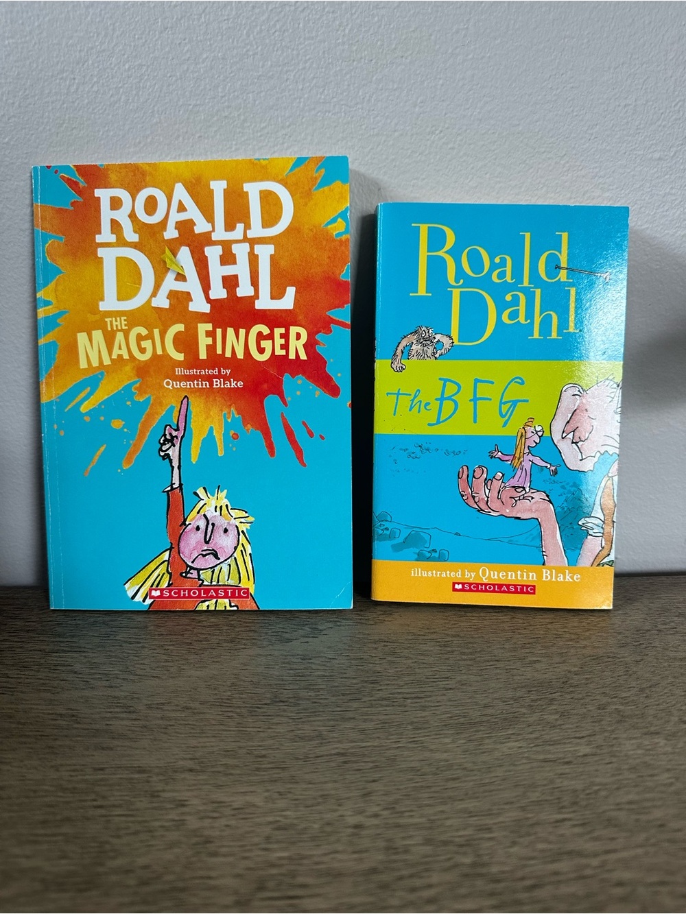 Roald Dahl Paperback Bundle-  The Magic Finger & The BFG - Bright Blue Covers